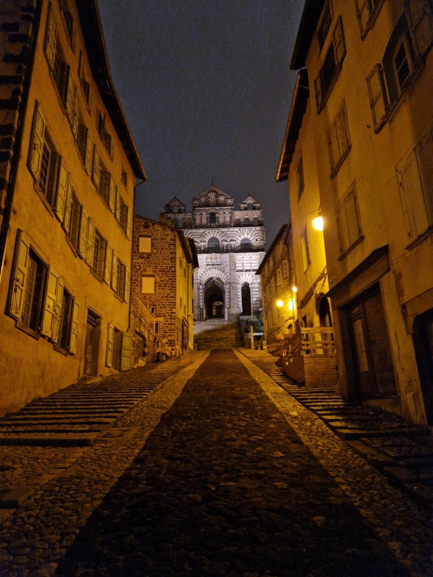 Gite Des Tables - Cathedrale, Coeur Historique, Vue Le Puy-en-Velay Kültér fotó